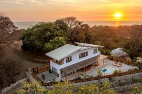 Villa Single Fin in Santa Teresa! Walk to the Beach
